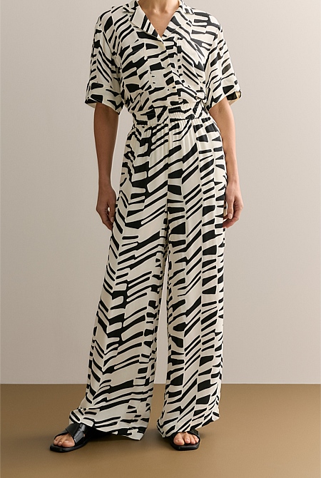 Bold Geo Wide Leg Pull On Pant