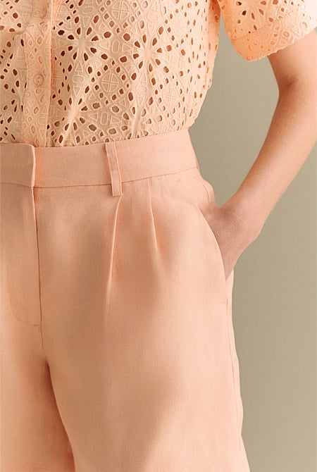 Linen Twill Pleat Detail Short