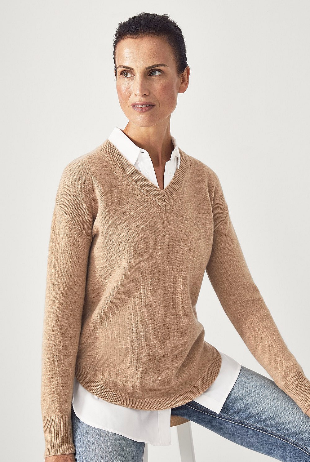 Wool V Neck Curve Hem Knit