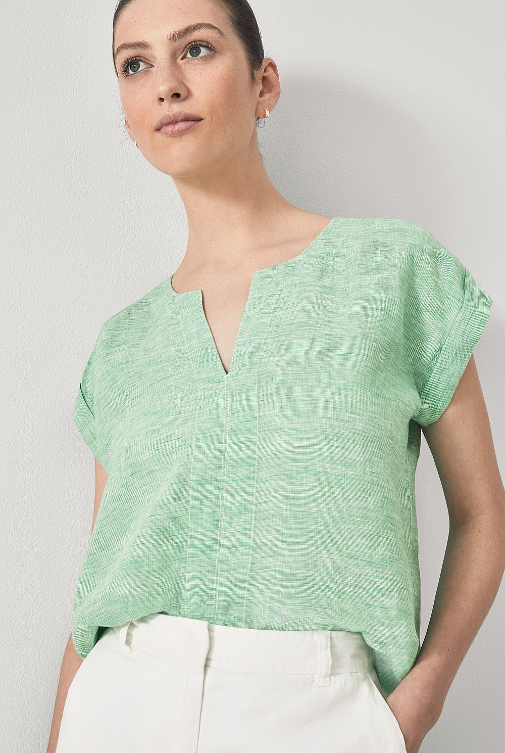 Linen Yarn Dyed Vent Neck Top