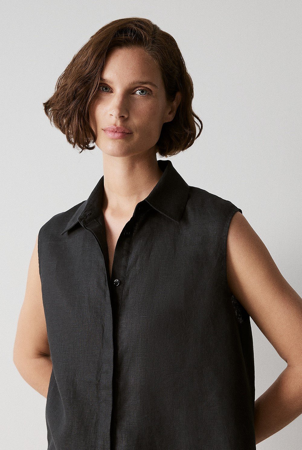 Linen Sleeveless Shirt