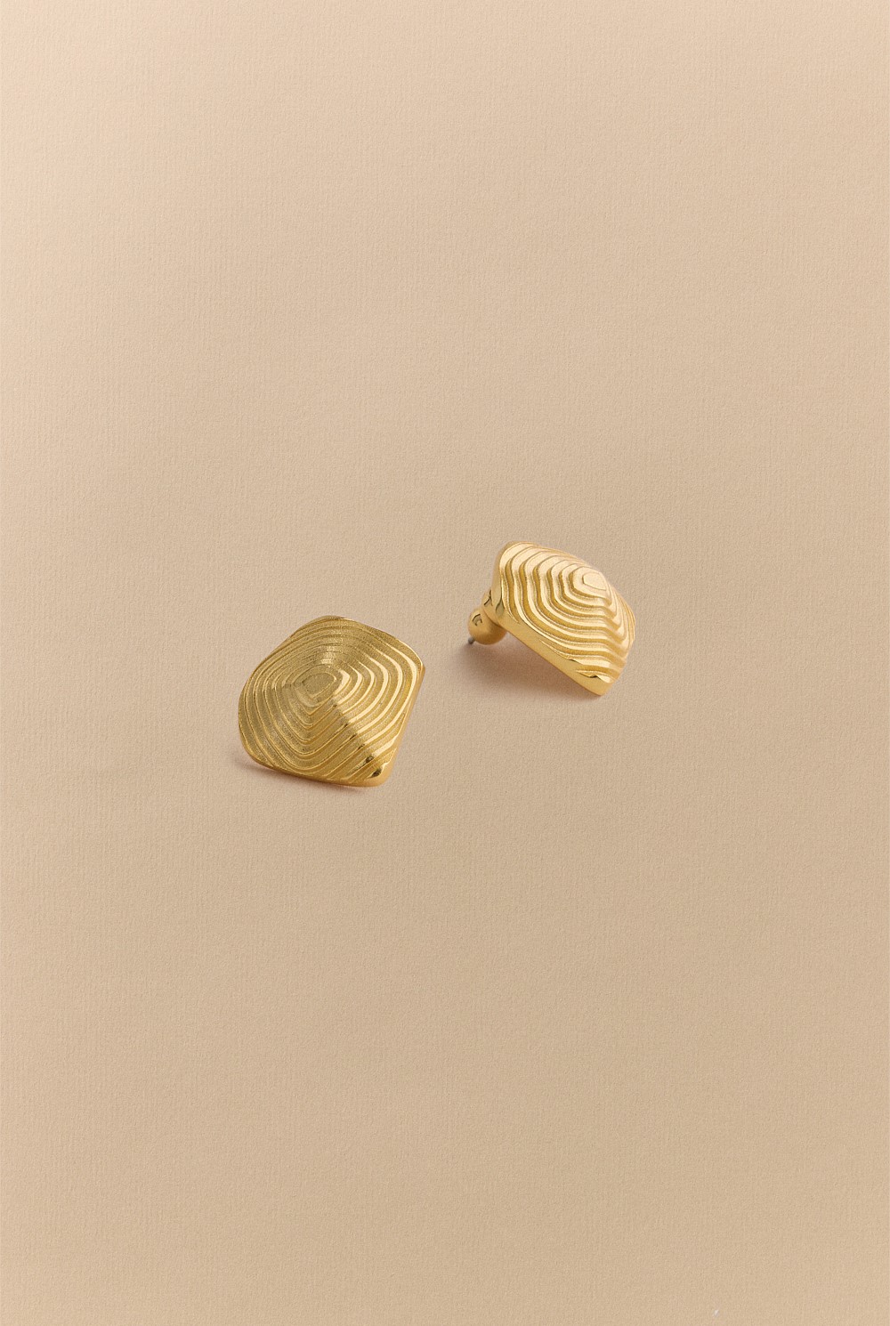 Maelis Stud Earrings