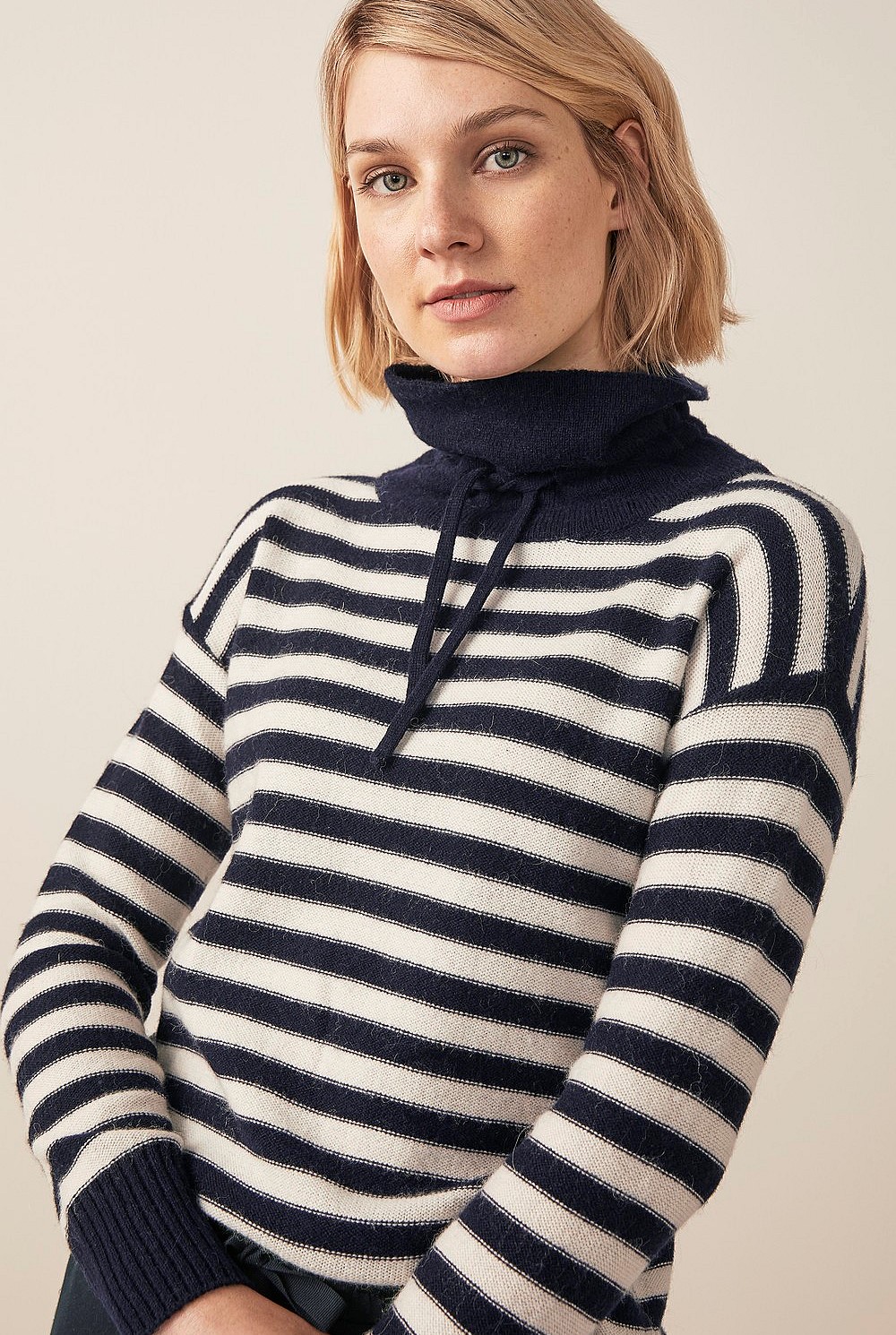 Sporty Stripe Rollneck