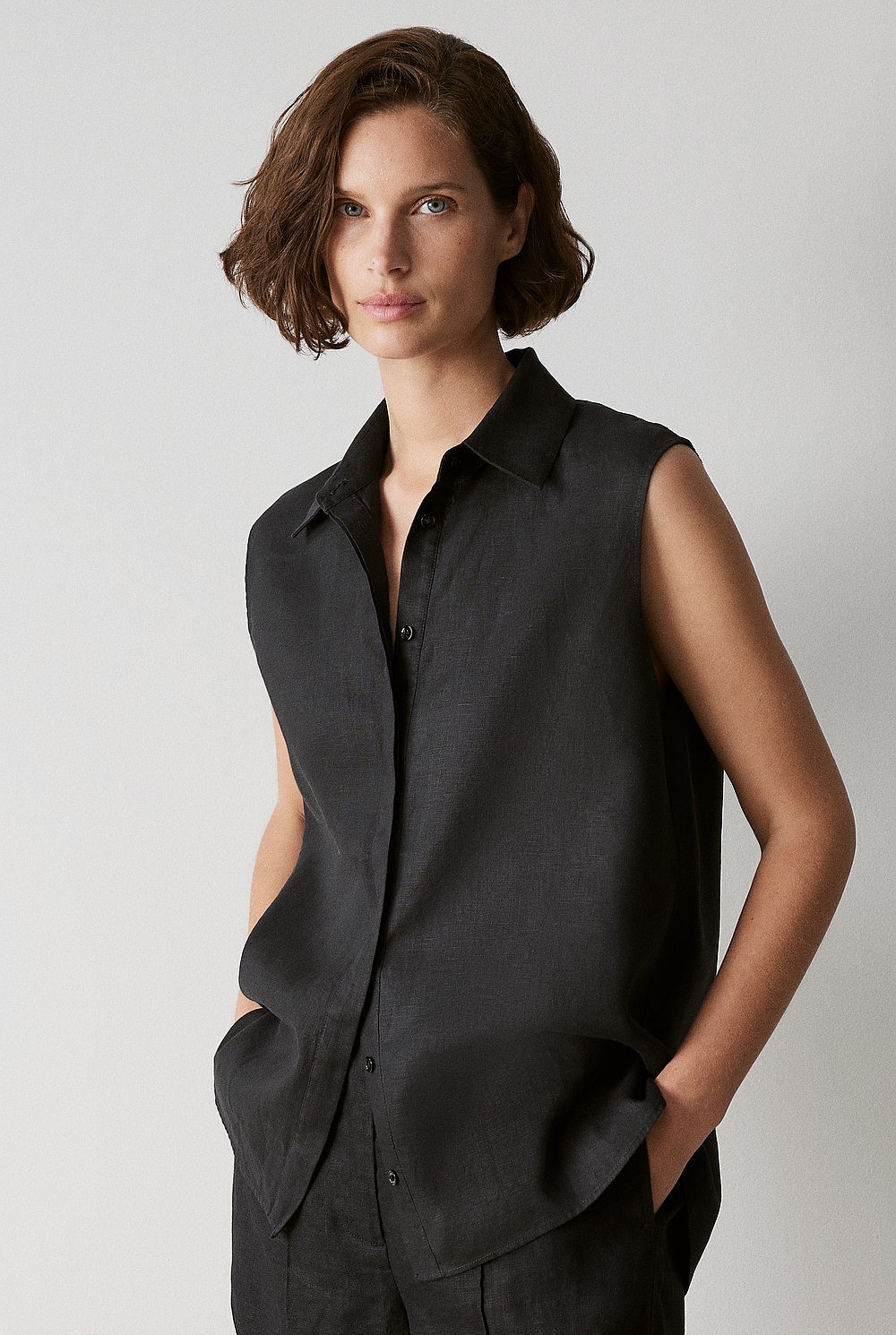Linen Sleeveless Shirt