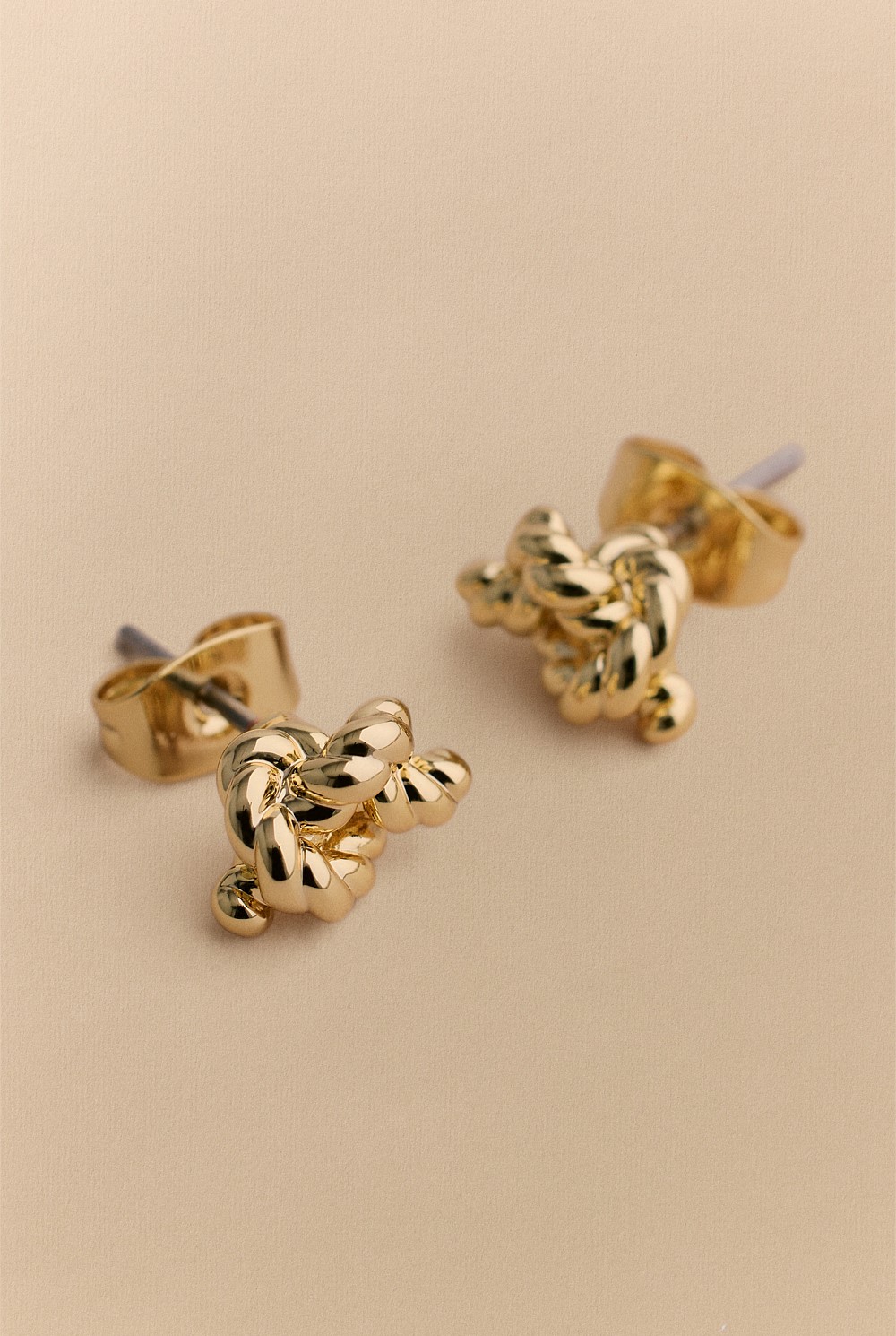 Dolina Stud Earrings