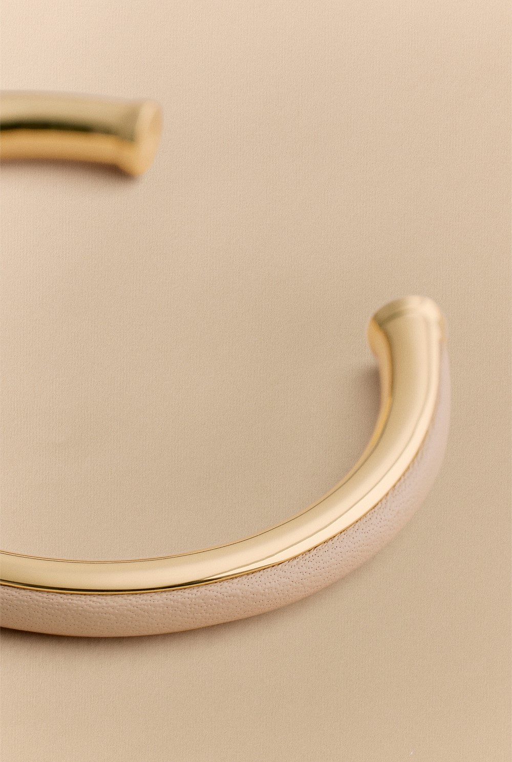 Lutra Cuff