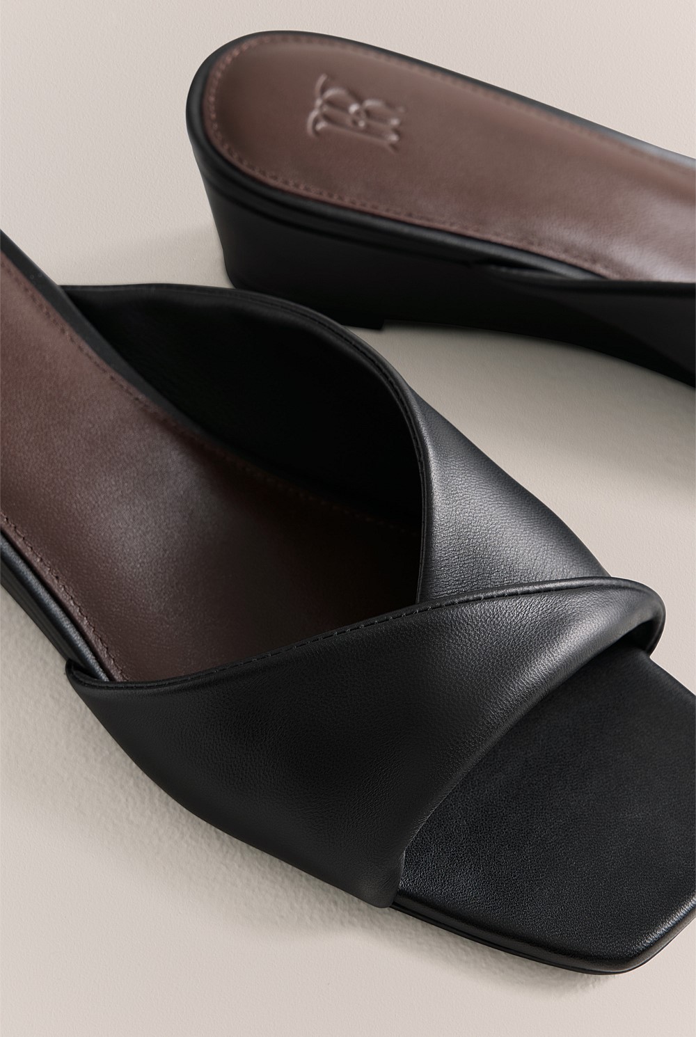 Salva Wedge Mule