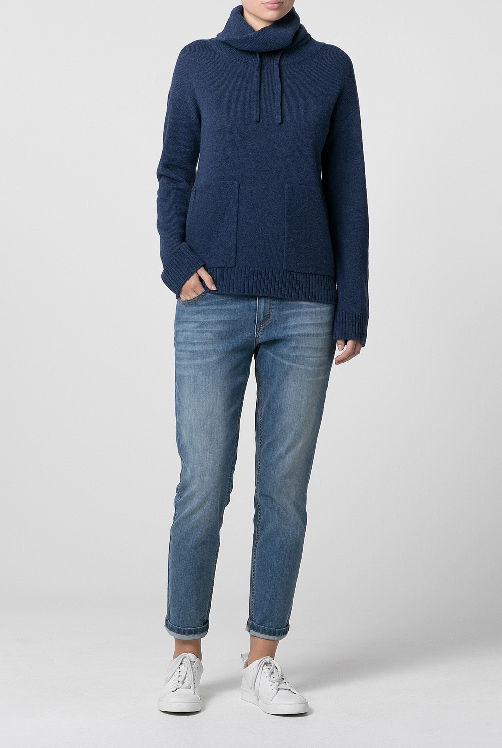 Sporty Merino Wool Roll Neck
