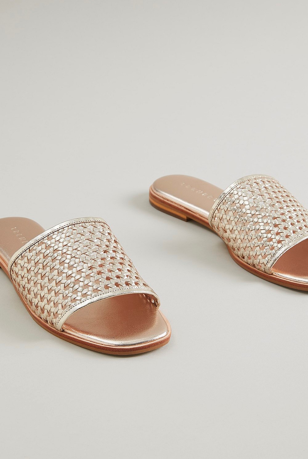 Edda Woven Slide