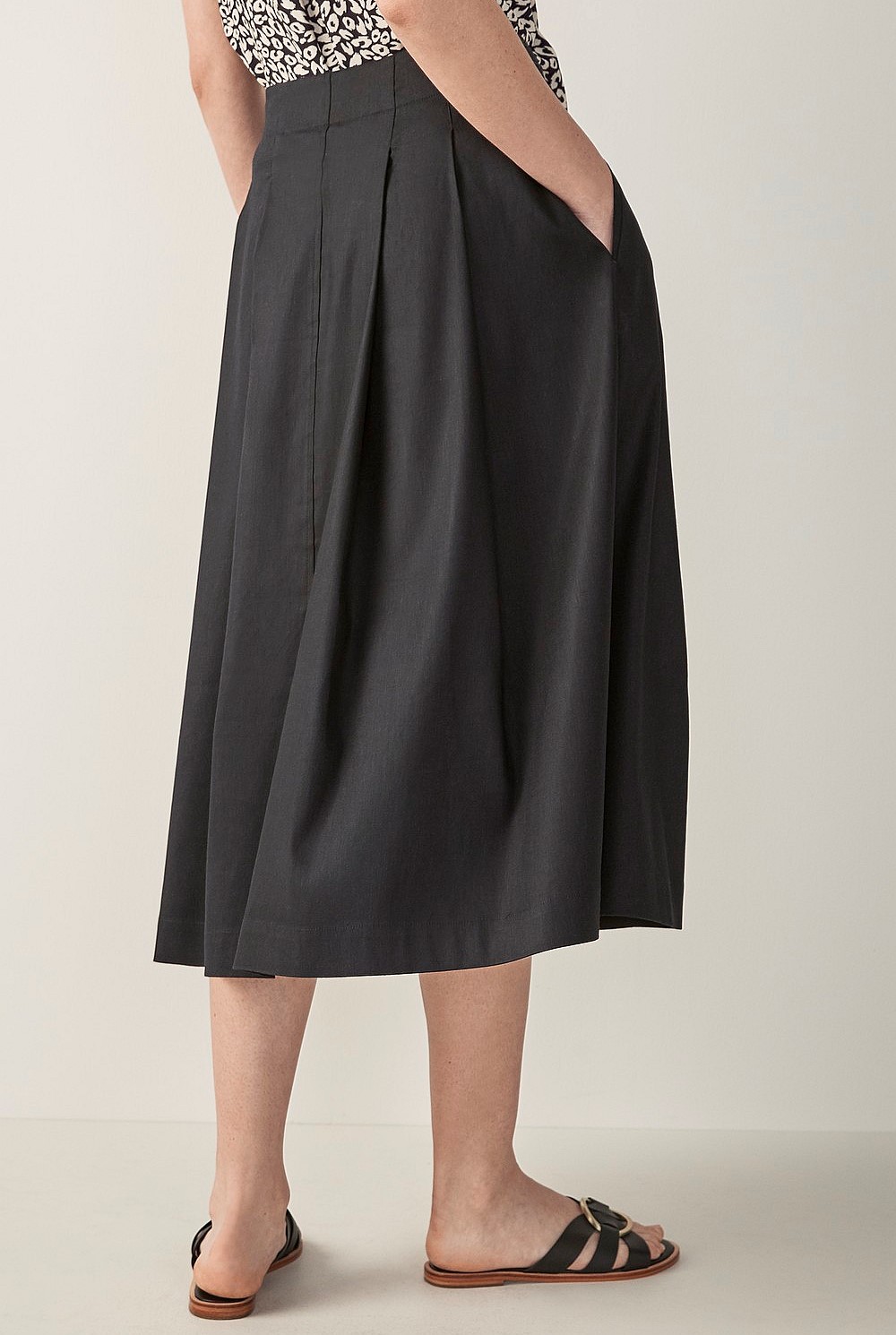 Stretch Linen Pleat Front Skirt