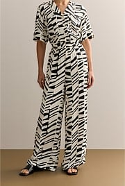 Bold Geo Wide Leg Pull On Pant